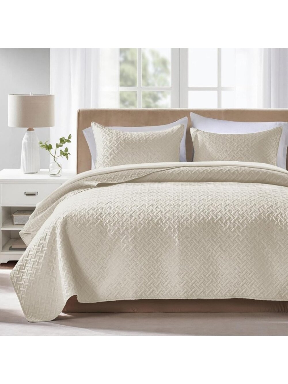 Lightweight Cream Queen Quilt Set, Ultra Soft Microfiber Bedspread & Shams